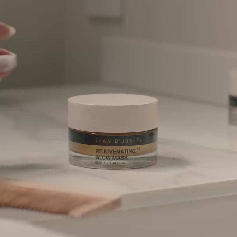 TEAM DR JOSEPH Rejuvenating Glow Mask, 50ml – Video: Gel-Maske wird mit dem Pinsel aufgetragen