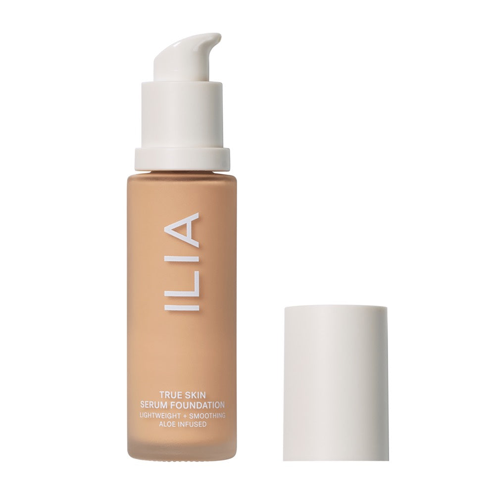 Die True Serum Foundation von Ilia Beauty in der Farbe SF4 Bowen