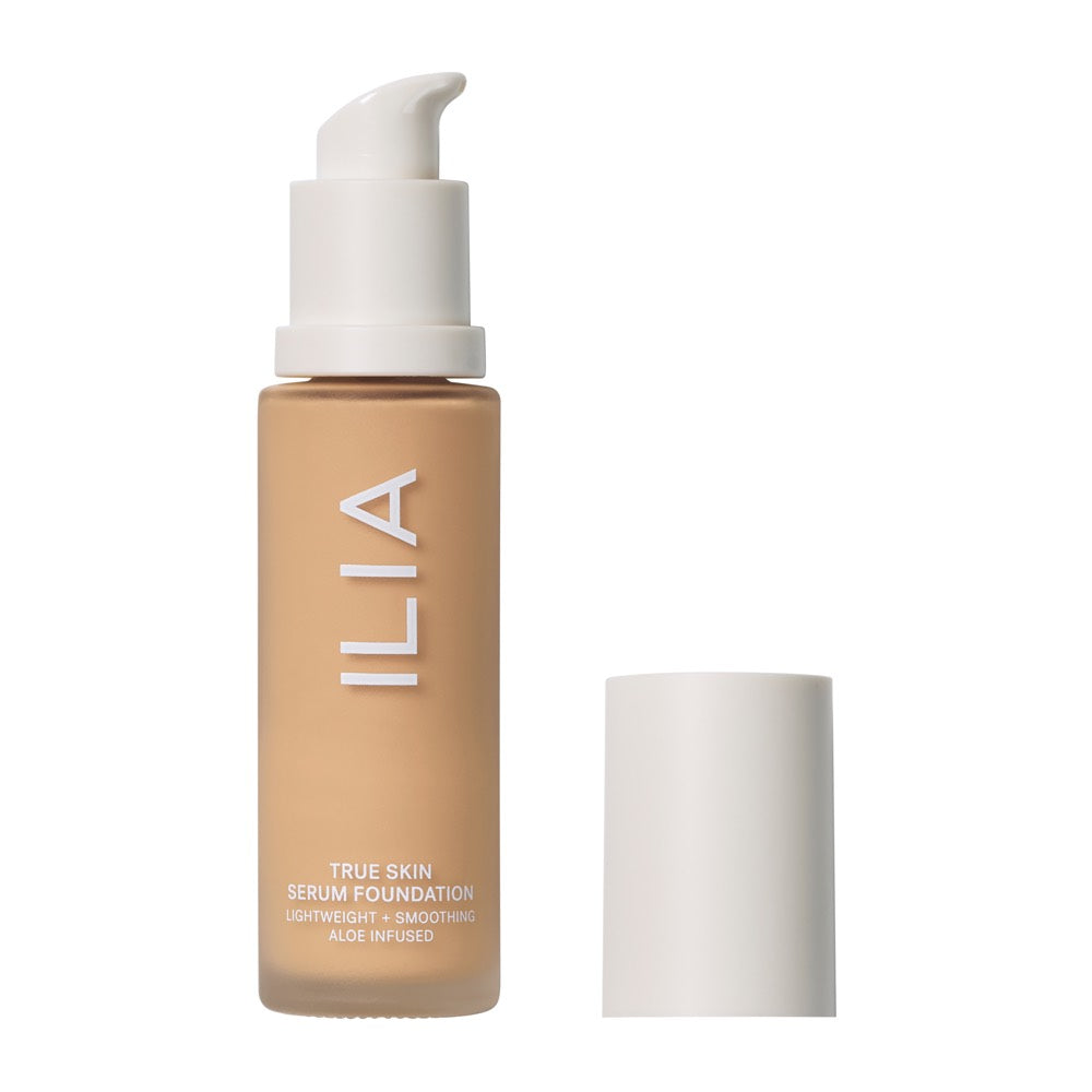 True Serum Foundation von Ilia Beauty in der Farbe SF5 Salina