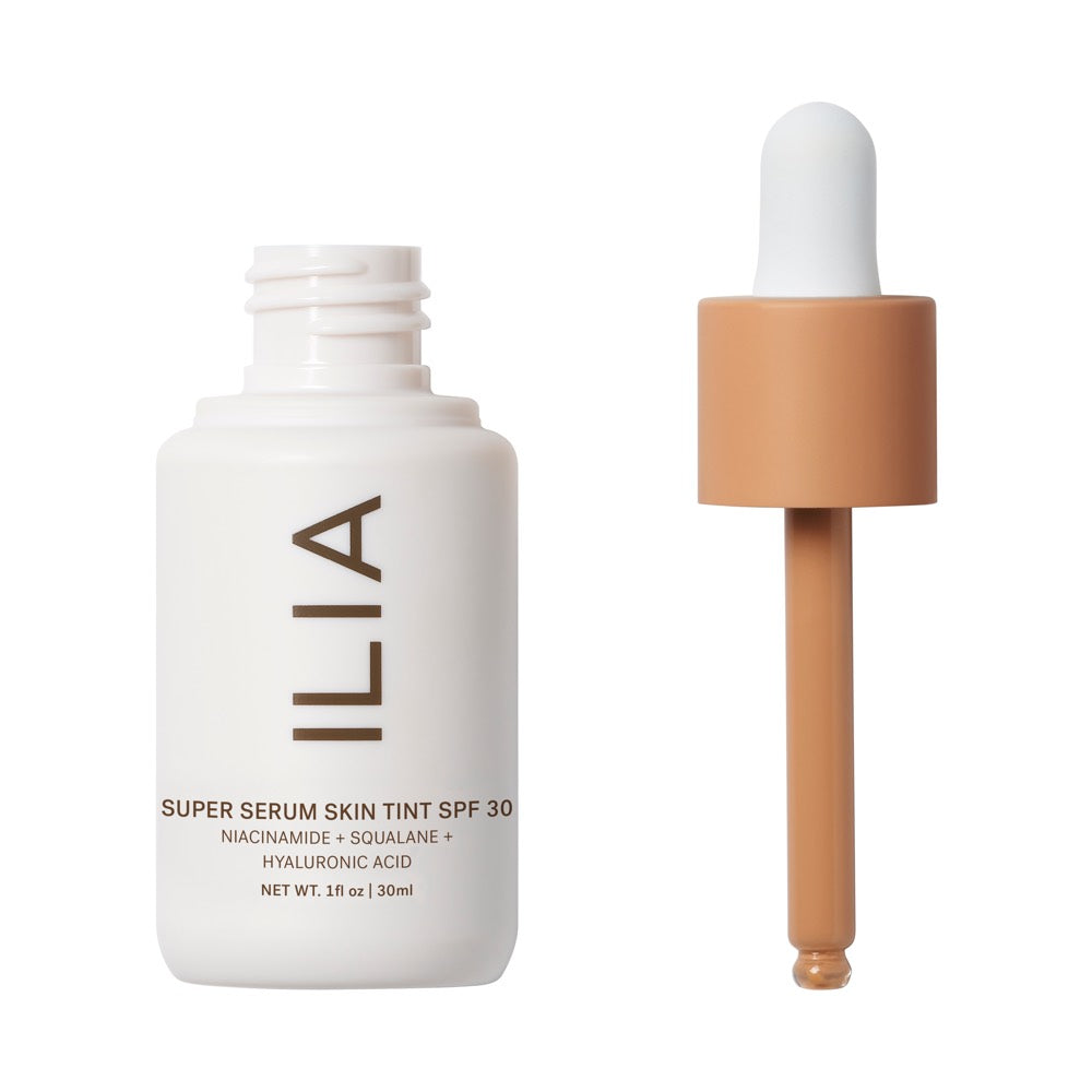 Das Super Serum Skin Tint von ILIA Beauty in der Farbe Porto Ferro