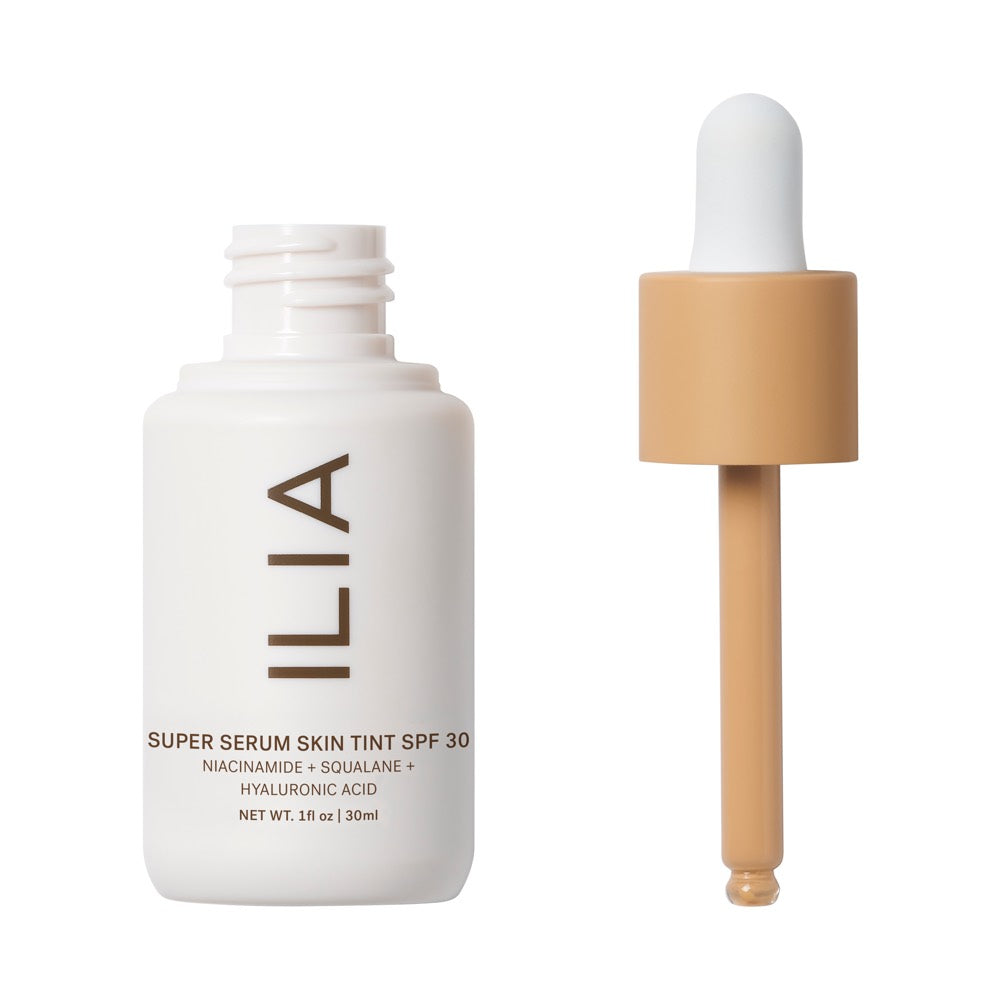 Das Super Serum Skin Tint von ILIA Beauty in der Farbe Shela
